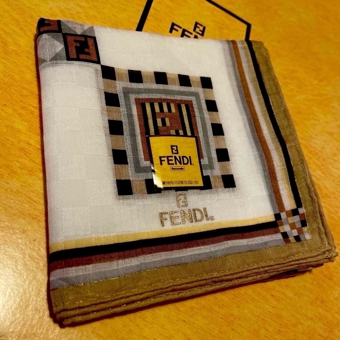 FENDI(フェンディ)の未使用　フェンディ  ハンカチスカーフ　NICE ❣️ レディースのファッション小物(ハンカチ)の商品写真