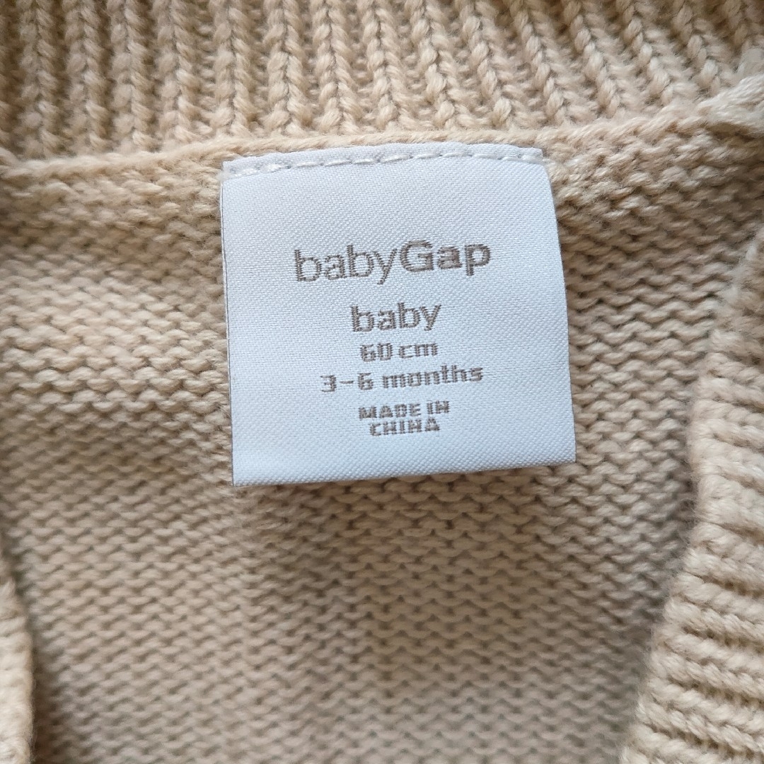 babyGAP(ベビーギャップ)のBabyGAP　カーディガン　60センチ　ベージュ キッズ/ベビー/マタニティのベビー服(~85cm)(カーディガン/ボレロ)の商品写真