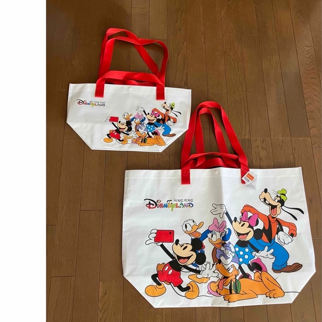 Disney(ディズニー)の新品タグ付　香港DL購入　ミッキーフレンズショッピングバッグ　2点セット レディースのバッグ(トートバッグ)の商品写真