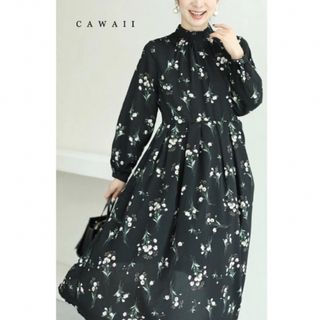 カワイイ(cawaii)の【新品タグ付き】軽やかな白花ブーケのタックロングワンピース(ロングワンピース/マキシワンピース)