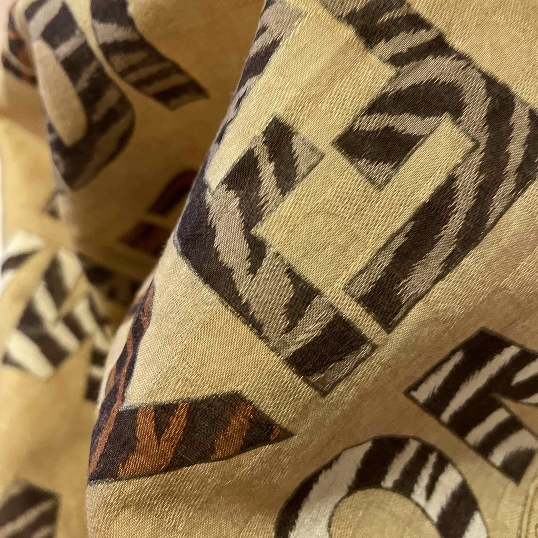 FENDI(フェンディ)の専用☘️フェンディ　ハンカチスカーフ　　Safari style 🟫   レディースのファッション小物(ハンカチ)の商品写真