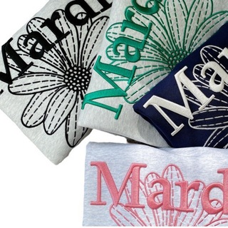 大人気刺繍でデザインされたMardi Mercrediロゴの スウェット！！(トレーナー/スウェット)