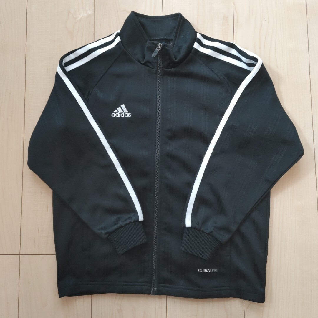 adidas(アディダス)のadidas☆黒ジャージ上着130 キッズ/ベビー/マタニティのキッズ服男の子用(90cm~)(ジャケット/上着)の商品写真