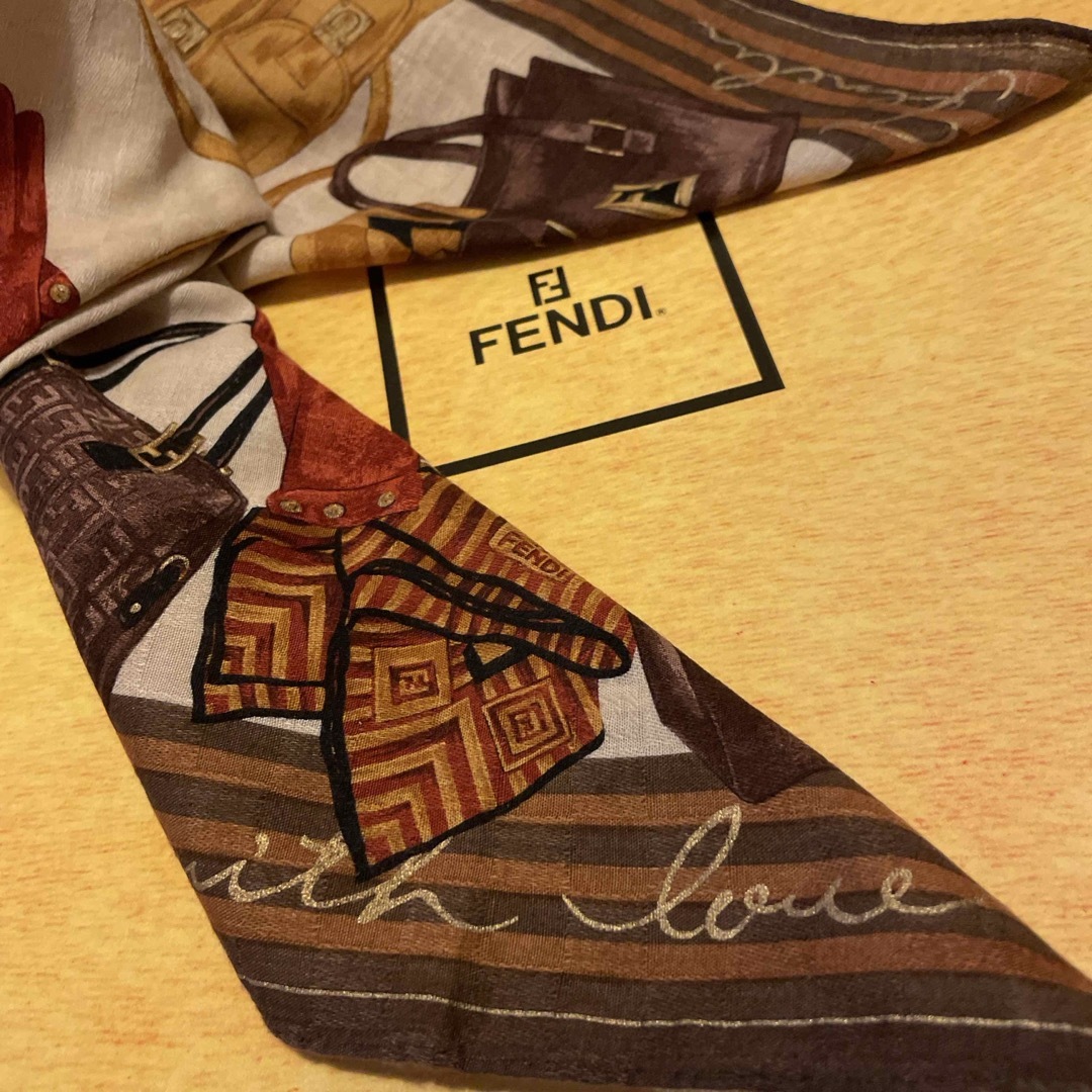 FENDI(フェンディ)の🉐極美　フェンディ　ハンカチスカーフ　コレクターアイテム　ヴィンテージ代表作 レディースのファッション小物(ハンカチ)の商品写真