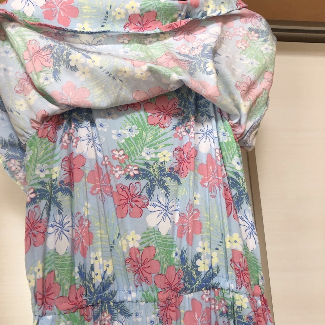 GU(ジーユー)のGU オールインワン　130  サロペット ハイビスカス柄 キッズ/ベビー/マタニティのキッズ服女の子用(90cm~)(ワンピース)の商品写真