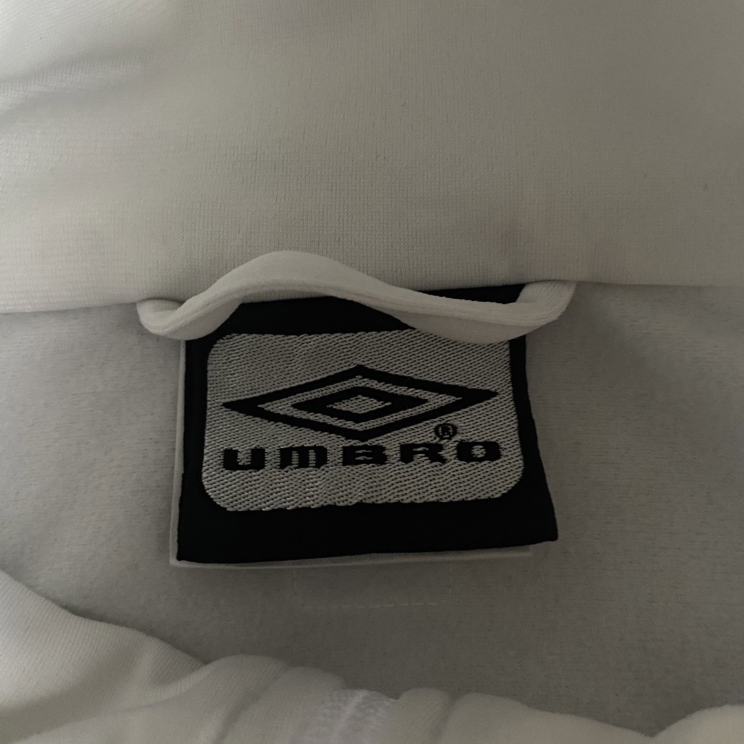 UMBRO(アンブロ)のUMBRO アンブロ トラックジャケット 刺繍 ブラック×ホワイト メンズのジャケット/アウター(その他)の商品写真