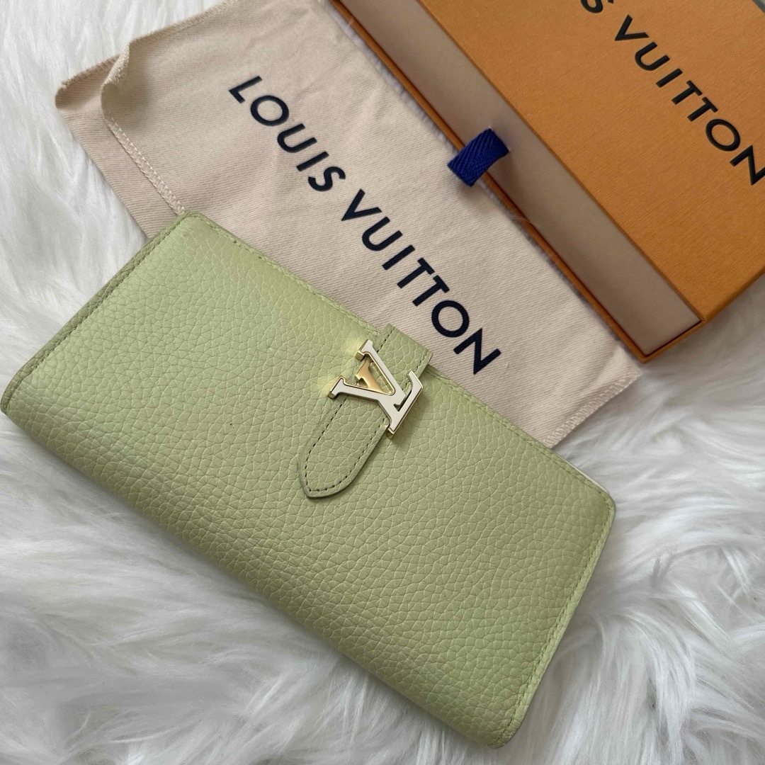 LOUIS VUITTON(ルイヴィトン)のルイヴィトン トリヨン　ヴェルティカルウォレット　限定色　長財布　カプシーヌ レディースのファッション小物(財布)の商品写真