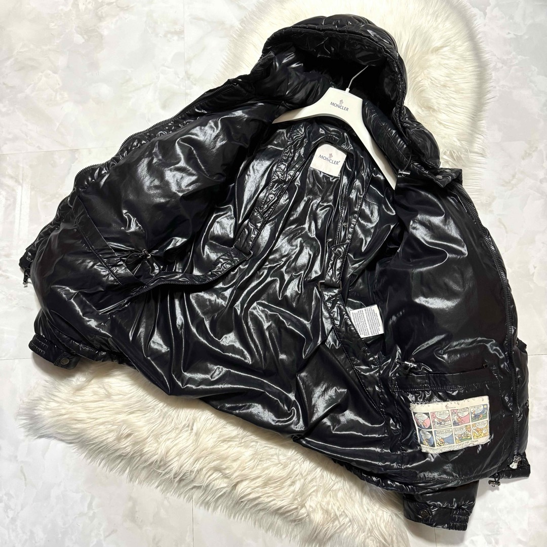 MONCLER(モンクレール)の本物 モンクレール ROD 袖ワッペン フード付き ダウン ジャケット 黒 2  メンズのジャケット/アウター(ダウンジャケット)の商品写真