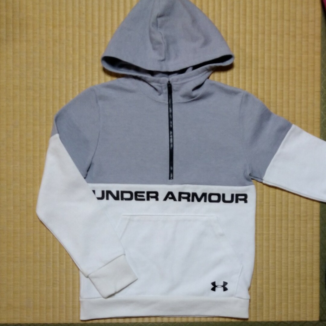 UNDER ARMOUR(アンダーアーマー)のお値下げ　140☆アンダーアーマー　パーカー キッズ/ベビー/マタニティのキッズ服男の子用(90cm~)(Tシャツ/カットソー)の商品写真