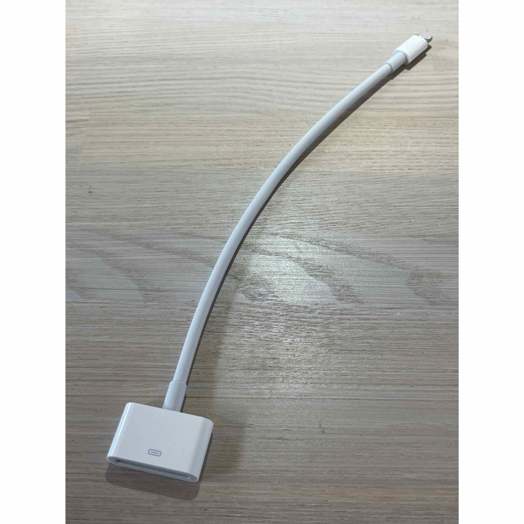 Apple(アップル)の★新品★保証付★Apple純正 ライトニング 30ピン 変換アダプタ MD824 スマホ/家電/カメラのオーディオ機器(ポータブルプレーヤー)の商品写真