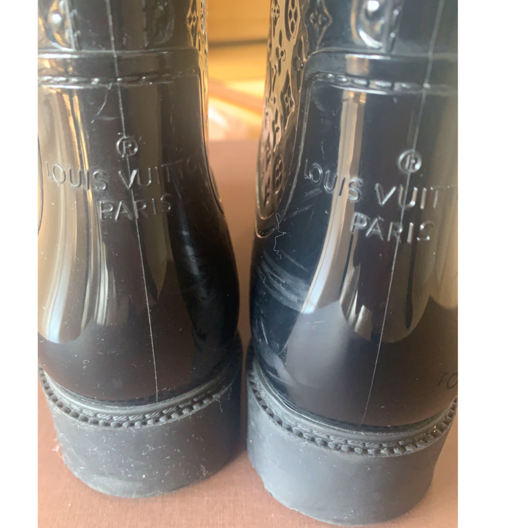 LOUIS VUITTON(ルイヴィトン)の美品　ルイヴィトン レインブーツ 黒 スプラッシュライン 37(23.5) レディースの靴/シューズ(レインブーツ/長靴)の商品写真