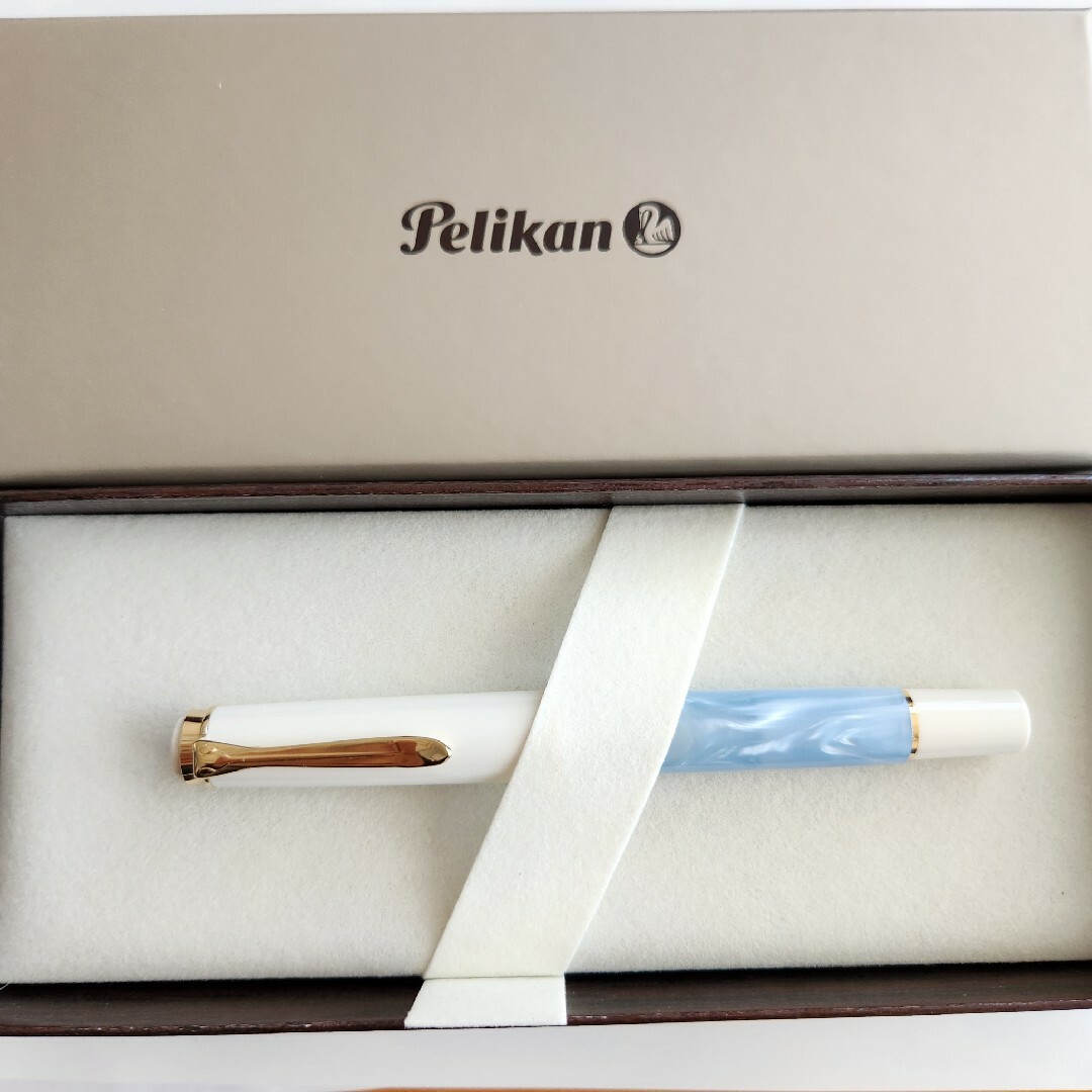 Pelikan(ペリカン)のペリカン Ｍ200 クラシック パステルブルー 万年筆【特別生産品】EF インテリア/住まい/日用品の文房具(ペン/マーカー)の商品写真