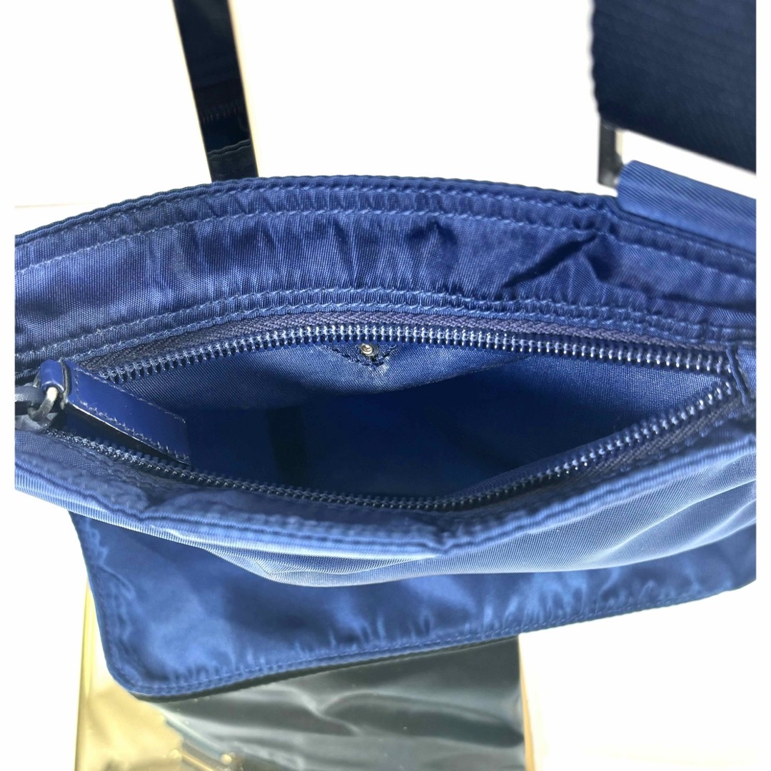 PRADA(プラダ)のAランク　プラダ　ミニショルダー　ターコイズブルー　希少 レディースのバッグ(ショルダーバッグ)の商品写真
