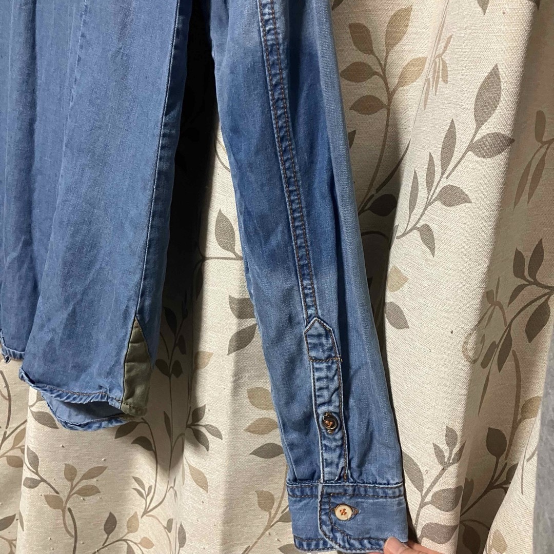 ZARA(ザラ)のZARA TRF ザラ デニムシャツ XS ダメージ加工 オールド加工 レディースのトップス(シャツ/ブラウス(長袖/七分))の商品写真