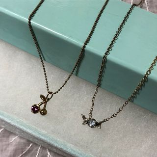 フェリシモ(FELISSIMO)の一粒天然石きらりゴールドメッキのプチシルバーネックレス 2個(ネックレス)