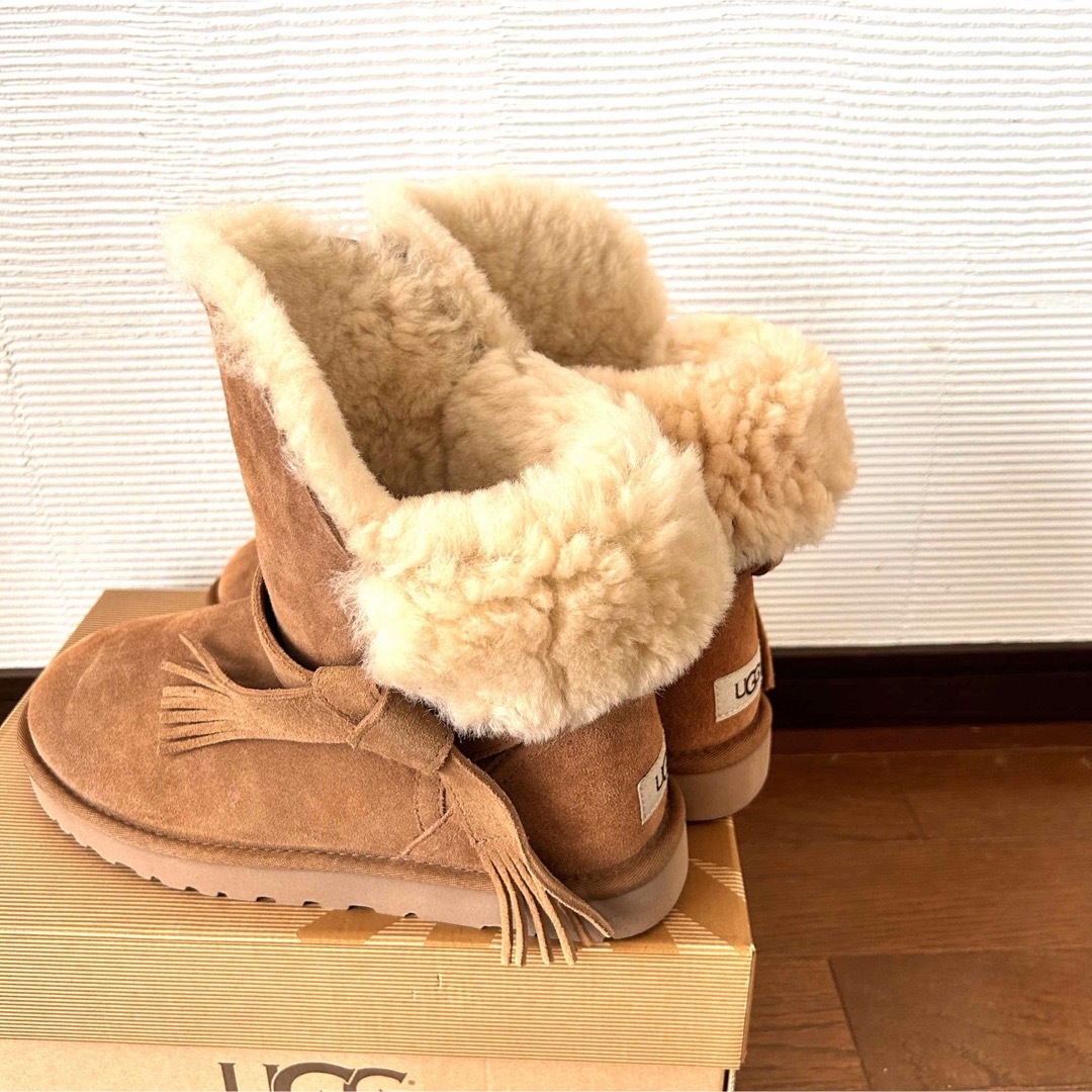 UGG(アグ)の新品未使用☆UGG  アグ　ムートンブーツ  W KASPAR 26 レディースの靴/シューズ(ブーツ)の商品写真