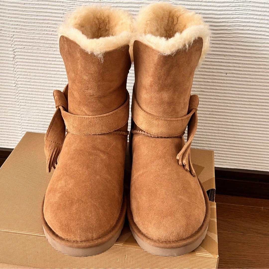 UGG(アグ)の新品未使用☆UGG  アグ　ムートンブーツ  W KASPAR 26 レディースの靴/シューズ(ブーツ)の商品写真