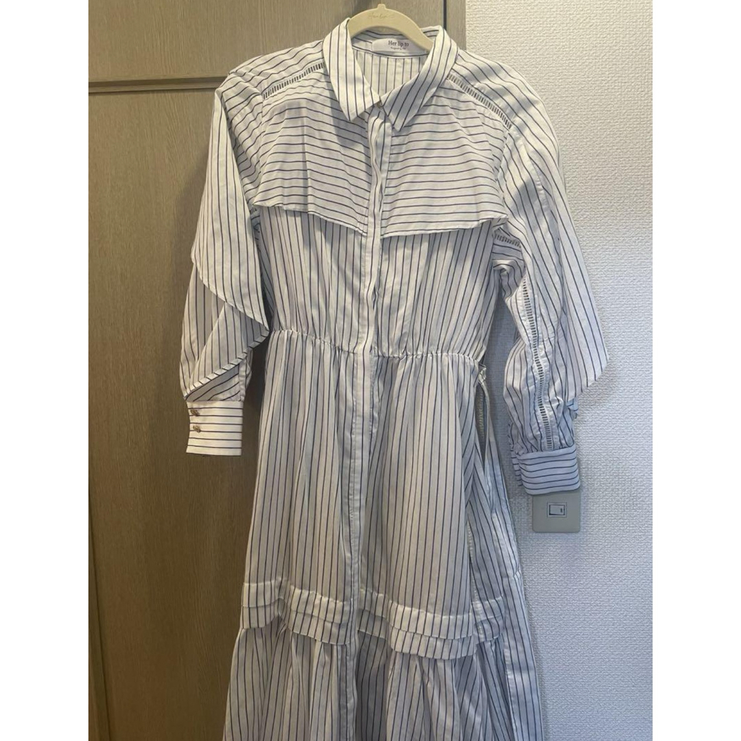 Her lip to(ハーリップトゥ)のBelted Ruffle Stripe Shirt Dress レディースのワンピース(ロングワンピース/マキシワンピース)の商品写真