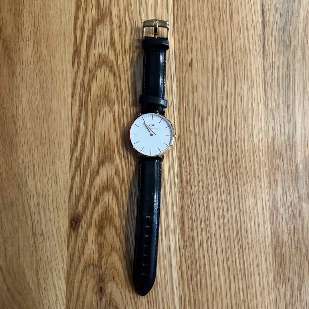 Daniel Wellington(ダニエルウェリントン)のジャンク　ダニエルウェリントン　黒　針外れ レディースのファッション小物(腕時計)の商品写真