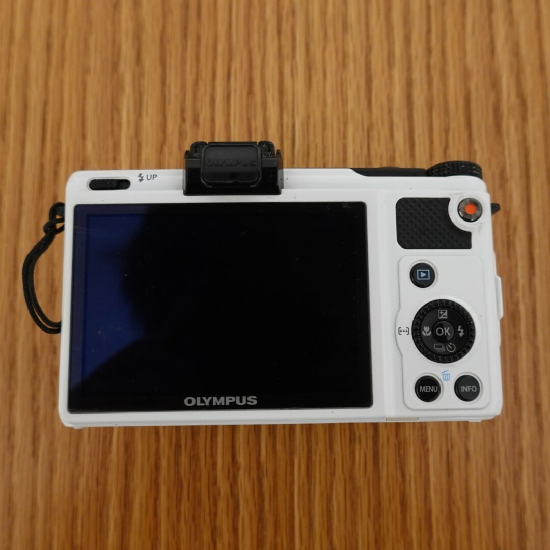 OLYMPUS(オリンパス)のOLYMPUS コンパクトデジカメ  XZ XZ-1 WHITE スマホ/家電/カメラのカメラ(コンパクトデジタルカメラ)の商品写真