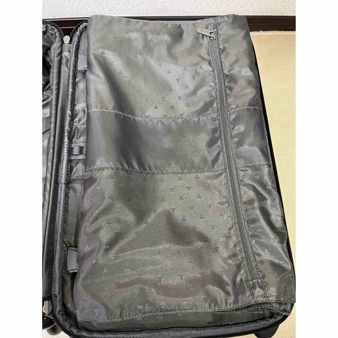 TUMI(トゥミ)のTUMI 美品 スーツケース　キャリーケース　旅行バッグ　機内持ち込み可能　二輪 メンズのバッグ(トラベルバッグ/スーツケース)の商品写真
