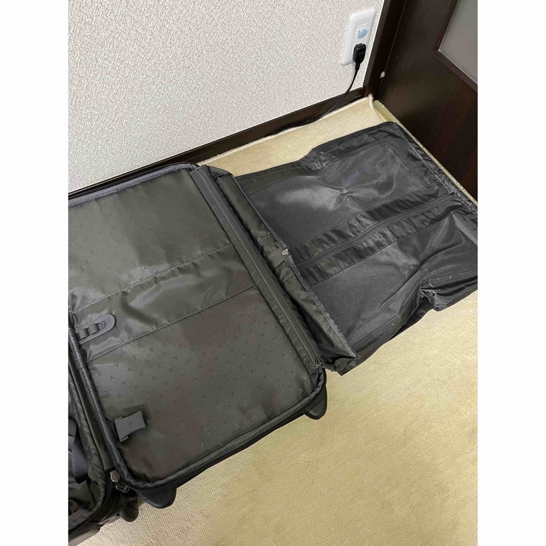 TUMI(トゥミ)のTUMI 美品 スーツケース　キャリーケース　旅行バッグ　機内持ち込み可能　二輪 メンズのバッグ(トラベルバッグ/スーツケース)の商品写真