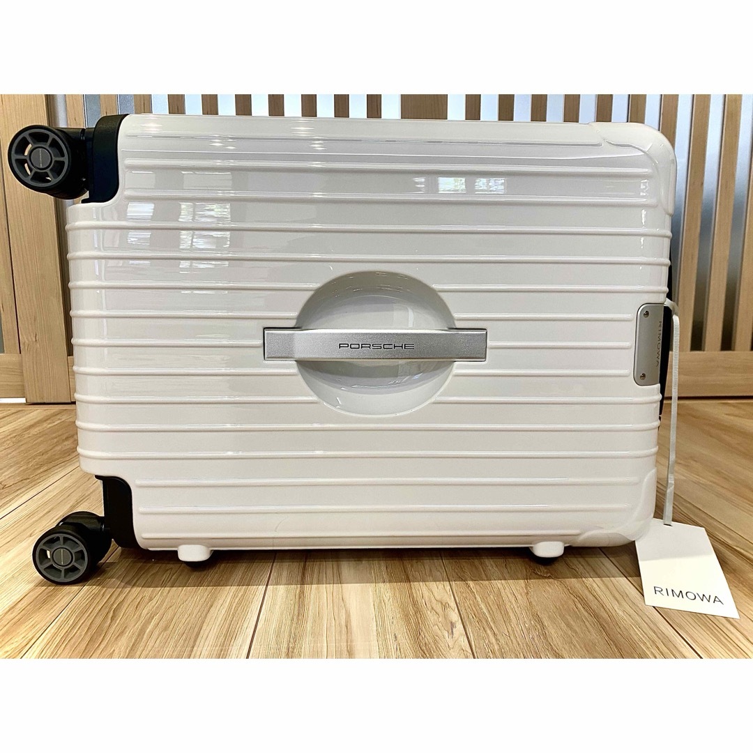 RIMOWA(リモワ)の⭐️新品 正規品⭐️リモアxポルシェ キャリーケース 機内持込可　4輪　トロリー レディースのバッグ(スーツケース/キャリーバッグ)の商品写真