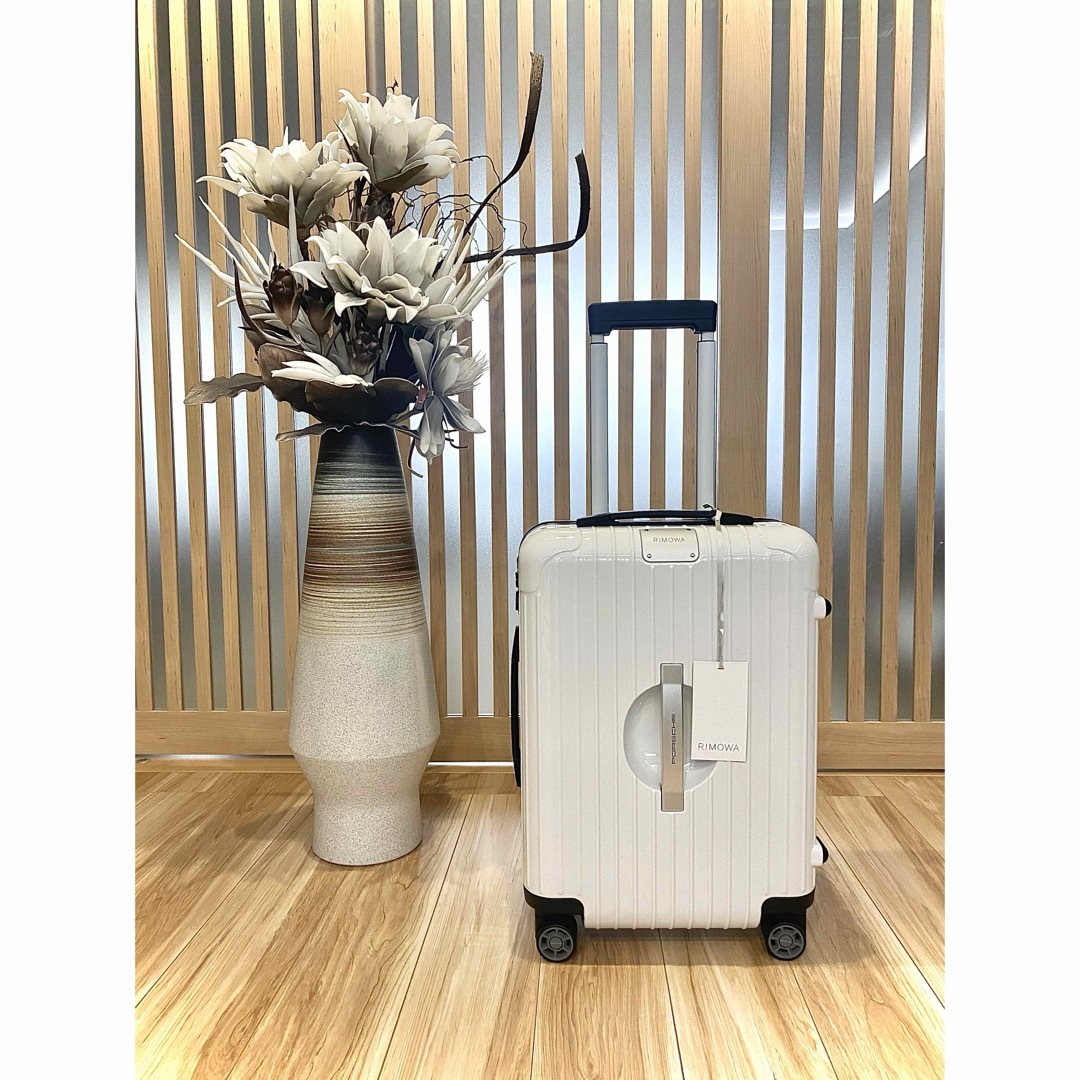 RIMOWA(リモワ)の⭐️新品 正規品⭐️リモアxポルシェ キャリーケース 機内持込可　4輪　トロリー レディースのバッグ(スーツケース/キャリーバッグ)の商品写真