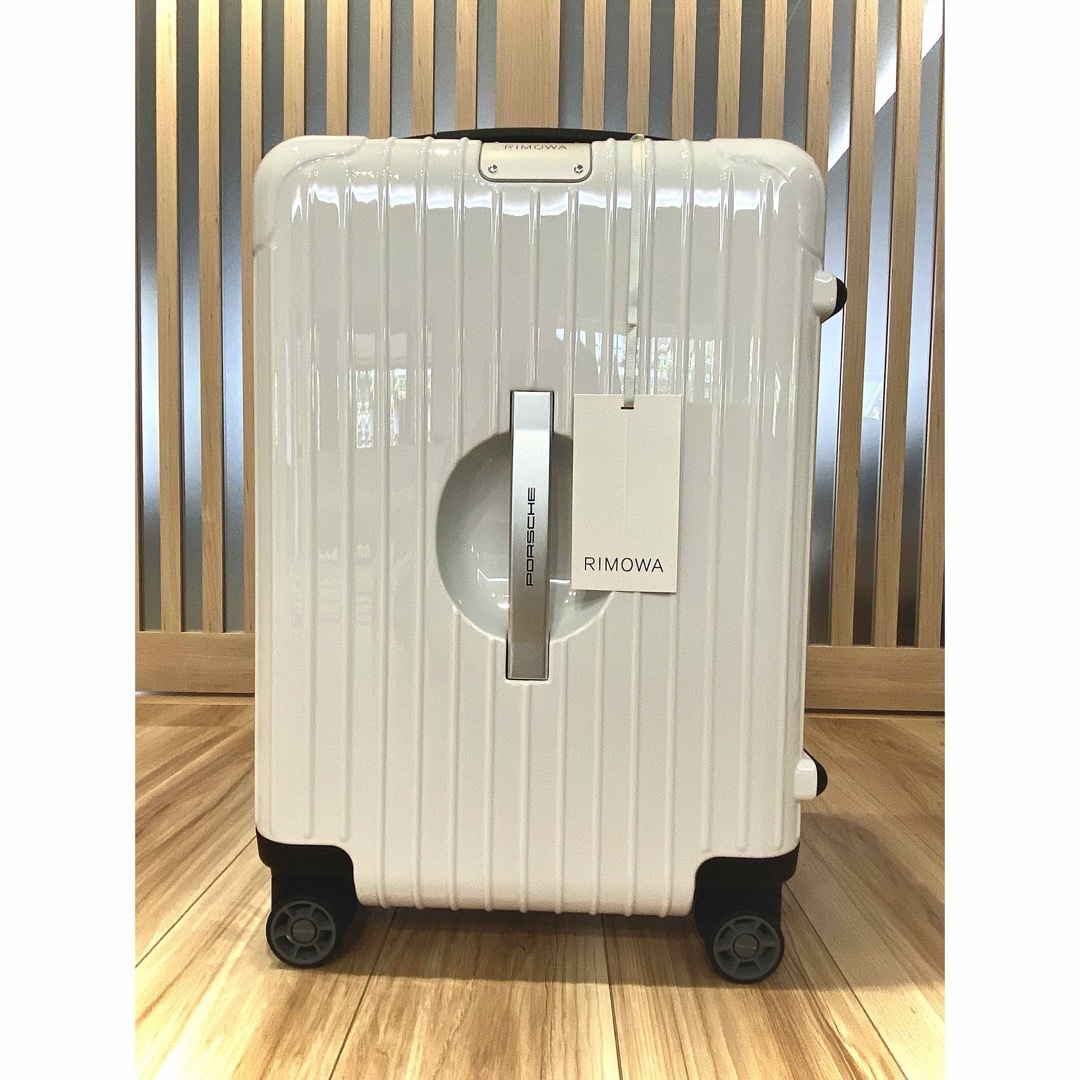 RIMOWA(リモワ)の⭐️新品 正規品⭐️リモアxポルシェ キャリーケース 機内持込可　4輪　トロリー レディースのバッグ(スーツケース/キャリーバッグ)の商品写真