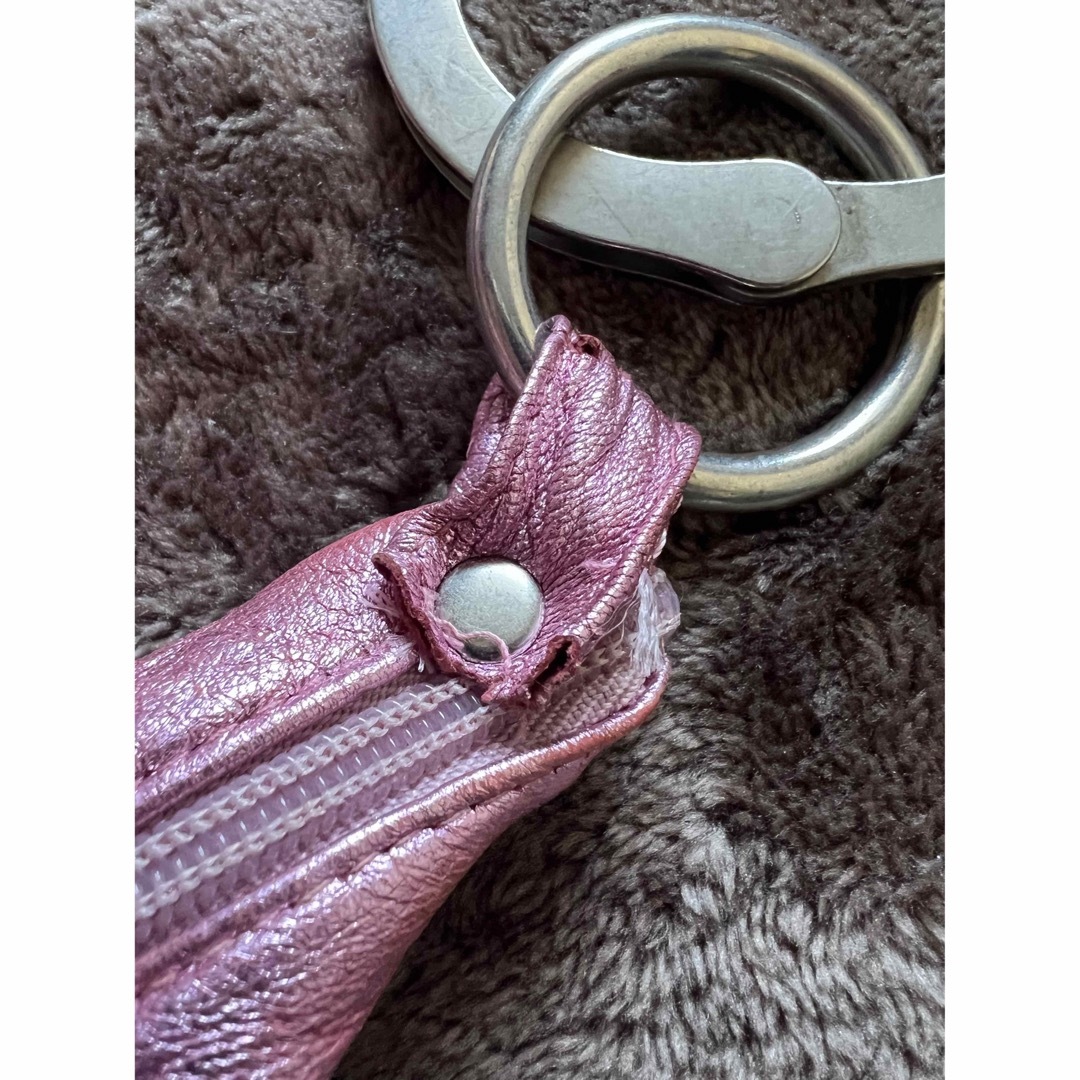LGB(ルグランブルー)の手錠バック　鞄　ピンク　ミニショルダー　ロック　メタル　バンド　ビジュアル レディースのバッグ(ショルダーバッグ)の商品写真