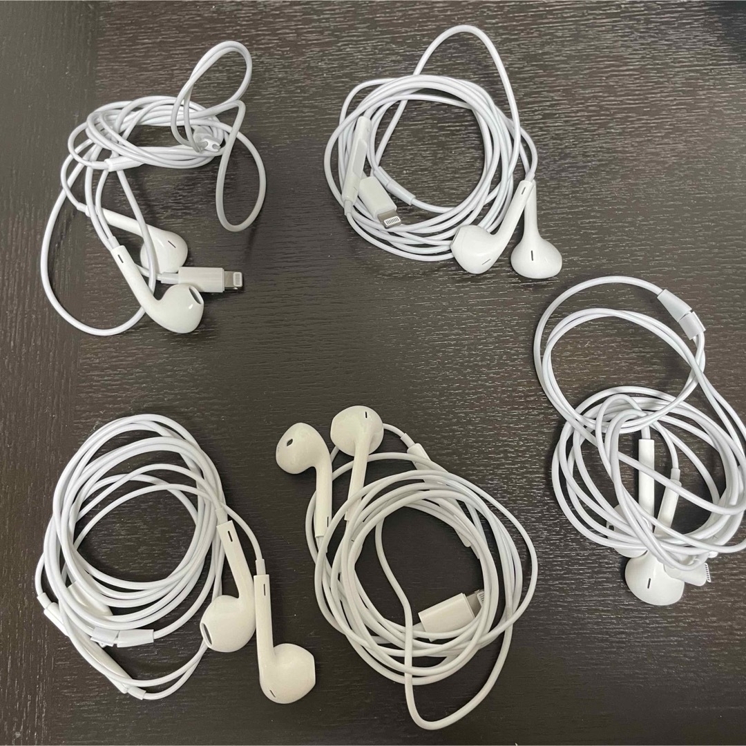 Apple(アップル)のEarPods iPhone付属 有線 lightning スマホ/家電/カメラのスマホアクセサリー(ストラップ/イヤホンジャック)の商品写真