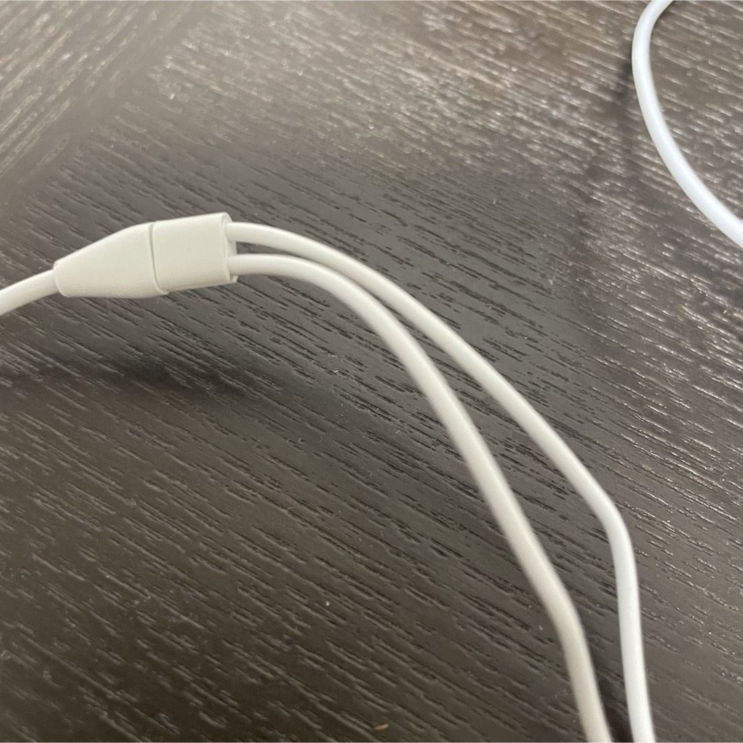 Apple(アップル)のEarPods iPhone付属 有線 lightning スマホ/家電/カメラのスマホアクセサリー(ストラップ/イヤホンジャック)の商品写真