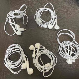 アップル(Apple)のEarPods iPhone付属 有線 lightning(ストラップ/イヤホンジャック)