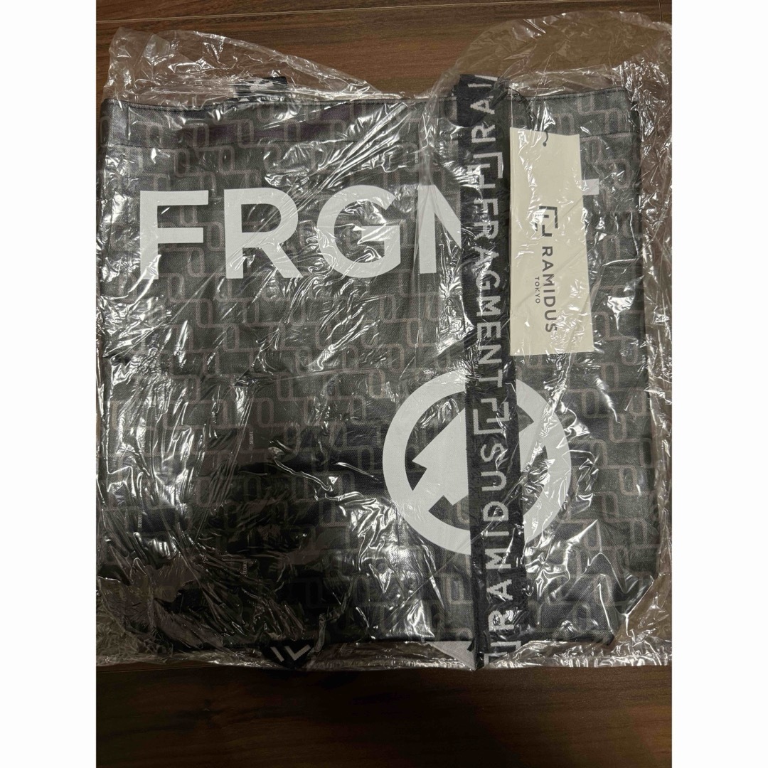 FRAGMENT(フラグメント)の新品 FRAGMENT RAMIDUS SEQUEL TOTE BAG M メンズのバッグ(トートバッグ)の商品写真
