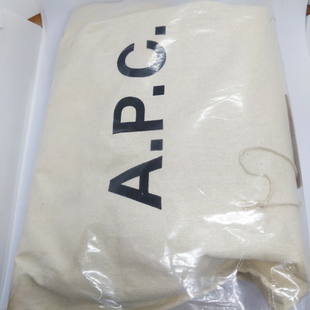 A.P.C(アーペーセー)の【新品限定】アーペーセー ショルダーバッグ A.P.C. ハーフムーン PXAW レディースのバッグ(ショルダーバッグ)の商品写真