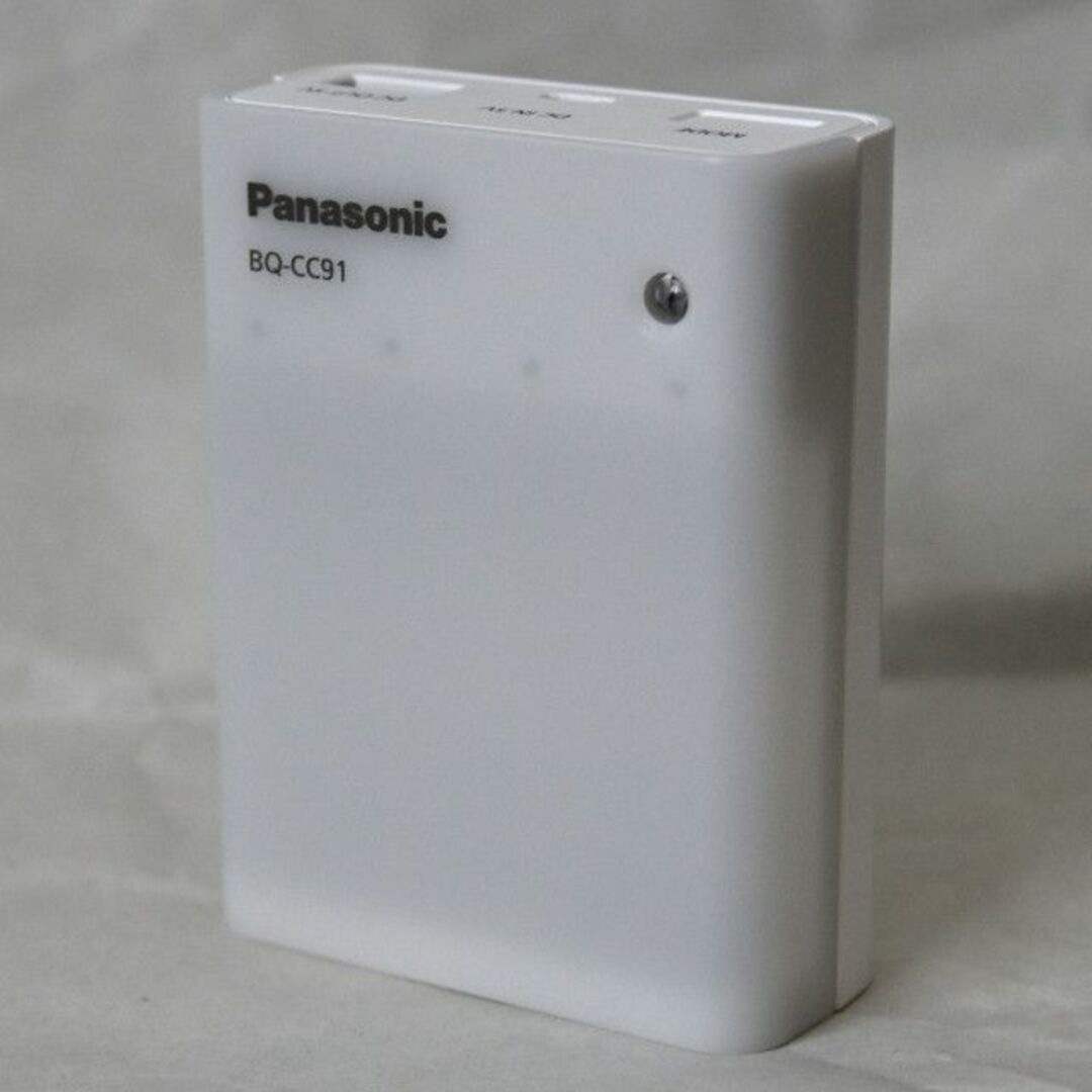 Panasonic(パナソニック)の美品 Panasonic USB入出力付き充電器 BQ-CC91 スマホ/家電/カメラのスマートフォン/携帯電話(バッテリー/充電器)の商品写真