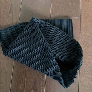 PLEATS PLEASE ISSEY MIYAKE - プリーツプリーズリブネックウォーマーブラック