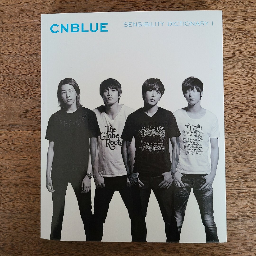 CNBLUE(シーエヌブルー)のCNBLUE 「ＳＥＮＳＩＢＩＬＩＴＹ　ＤＩＣＴＩＯＮＡＲＹ」 エンタメ/ホビーの本(楽譜)の商品写真