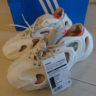 アディダス(adidas)のadidas adiFOM Q "Off White"　25㌢(スニーカー)