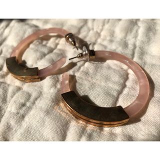 【新品送料無料❗️】アクリル フープ ピアス ピンク ゴールド アクセサリー(ピアス)