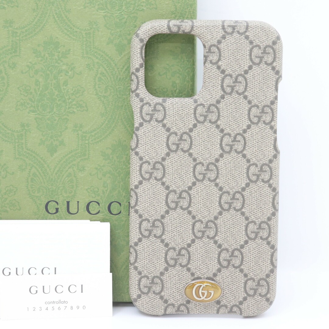 Gucci(グッチ)のITZCLZURVF5I 美品 グッチ GGスプリーム オフィディア iPhone 12 Pro Max アイフォンケース 668408 ベージュ 外箱 スマホ/家電/カメラのスマホアクセサリー(iPhoneケース)の商品写真