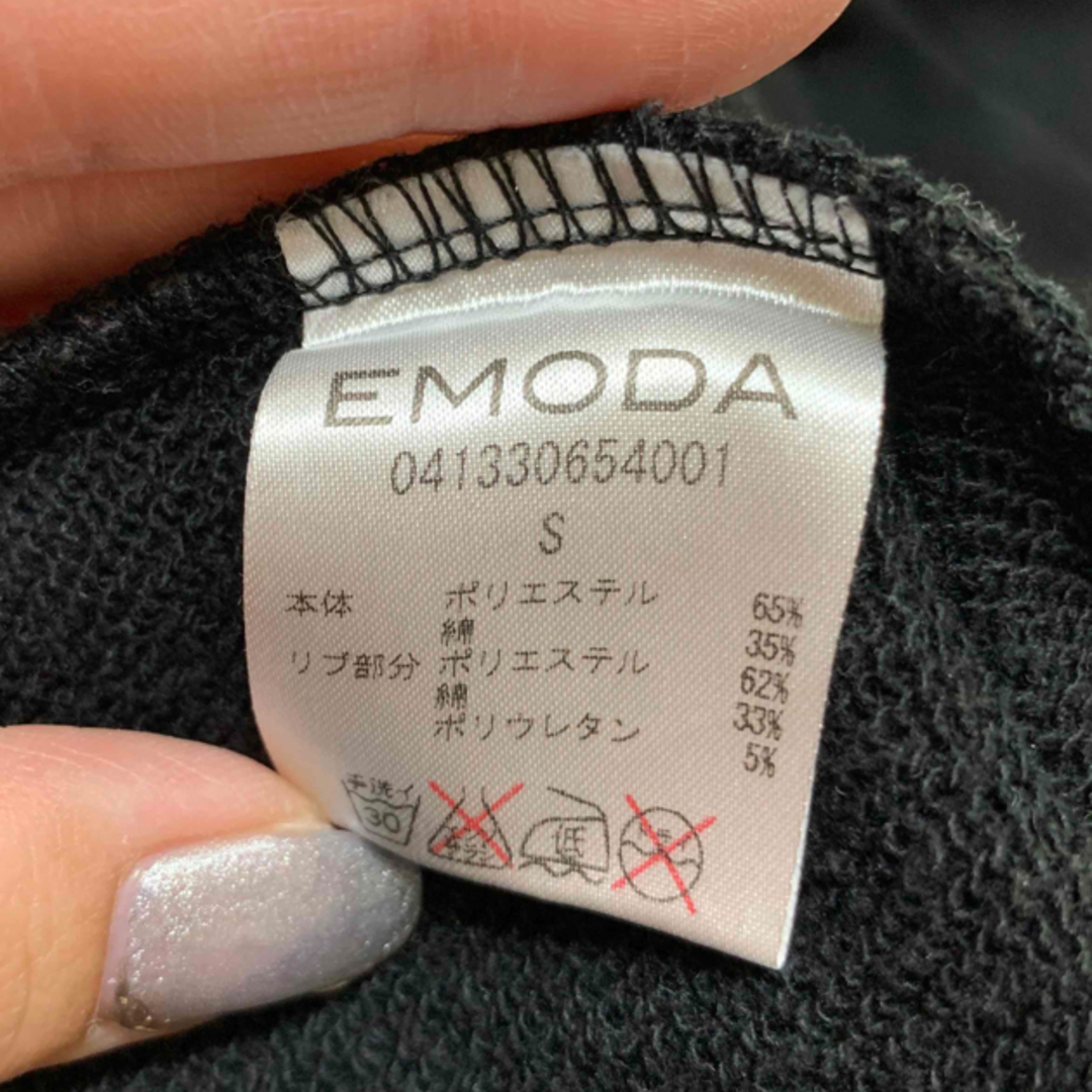 EMODA(エモダ)のEMODA エモダ　ショート丈トップス　トレーナー　Sサイズ レディースのトップス(トレーナー/スウェット)の商品写真