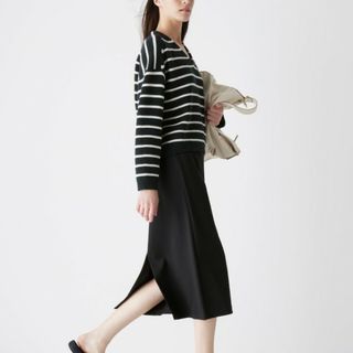 ユニクロ(UNIQLO)のユニクロ クレープジャージーナロースカート（丈短め73～77cm）ブラック XS(ひざ丈スカート)