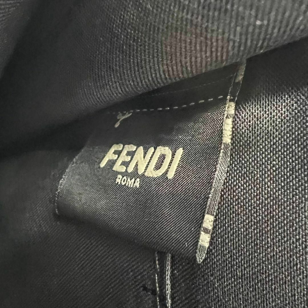 FENDI(フェンディ)のフェンディ ダイアゴナル　ズッカ クラッチバッグ ブラック　イエロー レザー メンズのバッグ(セカンドバッグ/クラッチバッグ)の商品写真