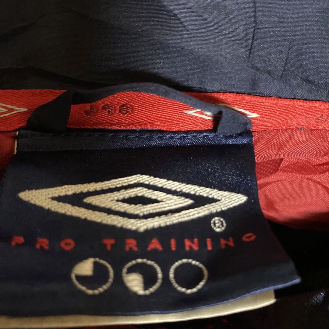 UMBRO(アンブロ)のUMBRO アンブロ　ナイロンジャケット　ビッグプリント　刺繍ロゴ メンズのジャケット/アウター(ナイロンジャケット)の商品写真