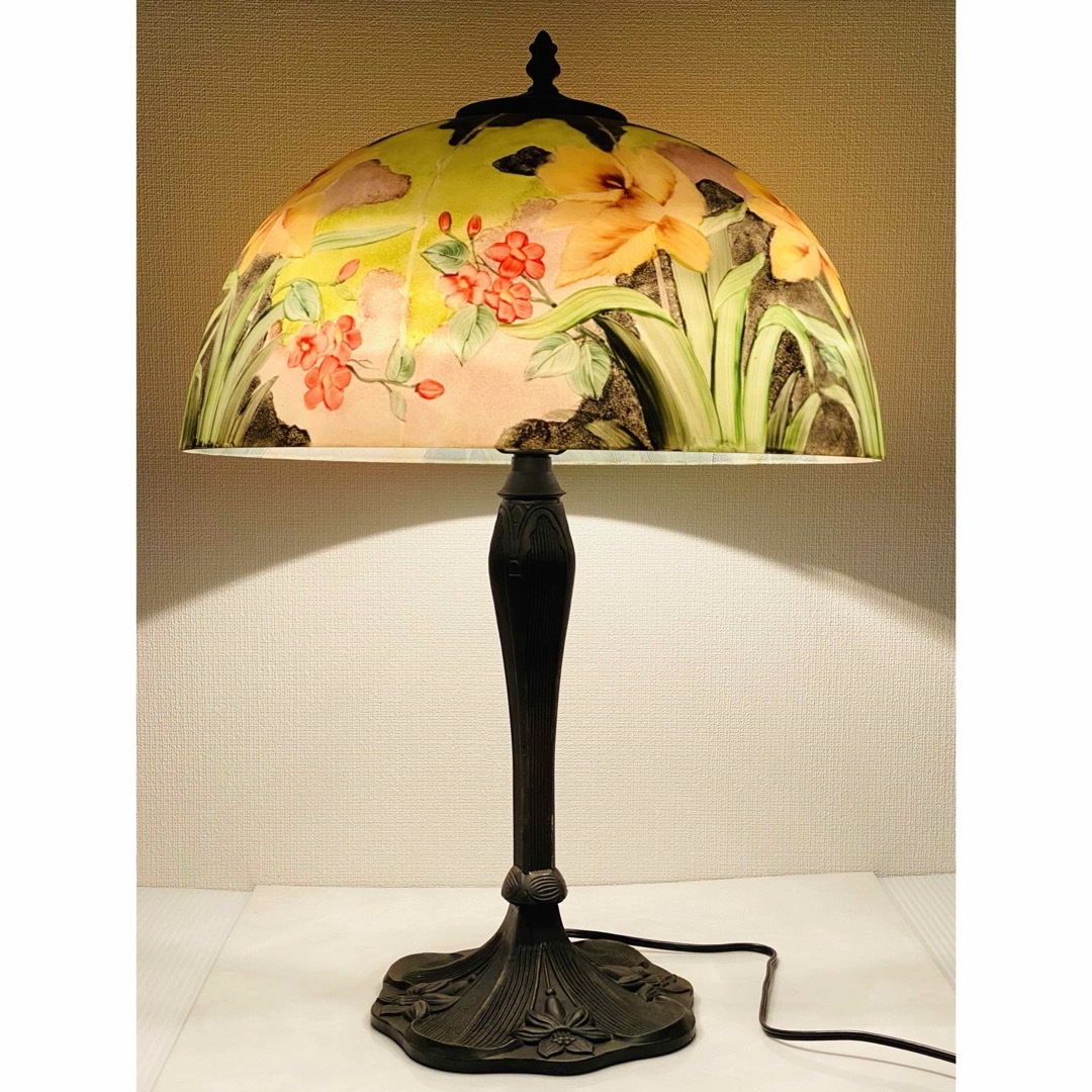 美品 】高さ58㎝ ティファニー風 葉・花柄 大型ガラスシェードランプ 美品 】高さ58㎝ ティファニー風 葉・花柄 大型ガラスシェードランプ