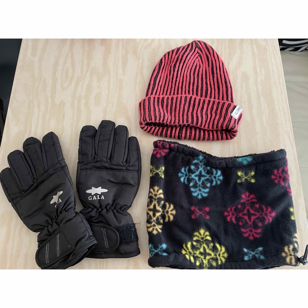 スノボ　帽子、手袋セット スポーツ/アウトドアのスノーボード(ウエア/装備)の商品写真