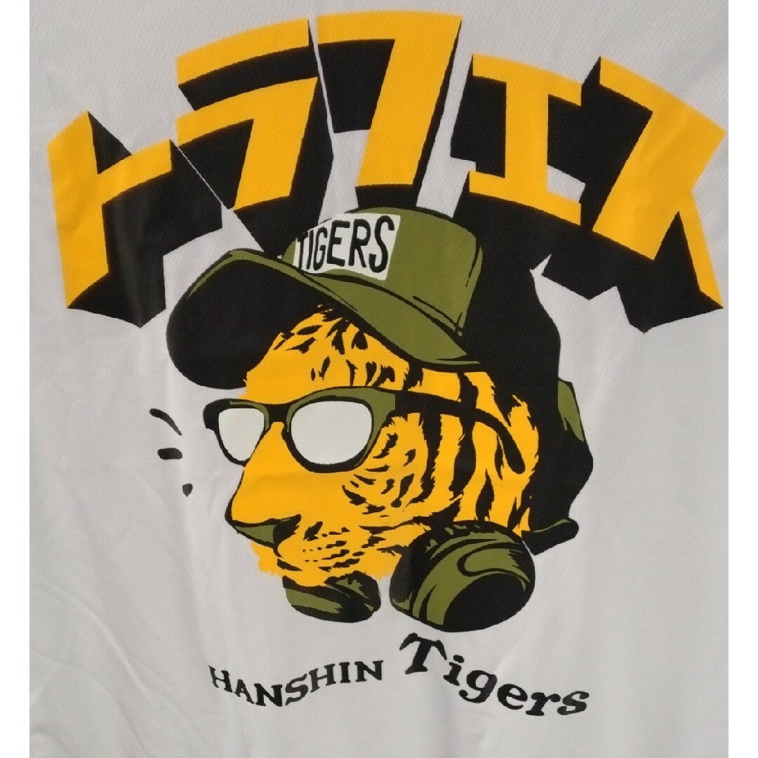 阪神タイガース(ハンシンタイガース)の新品トラフェスTシャツ　サイズフリー　阪神タイガース　正規品 スポーツ/アウトドアの野球(記念品/関連グッズ)の商品写真