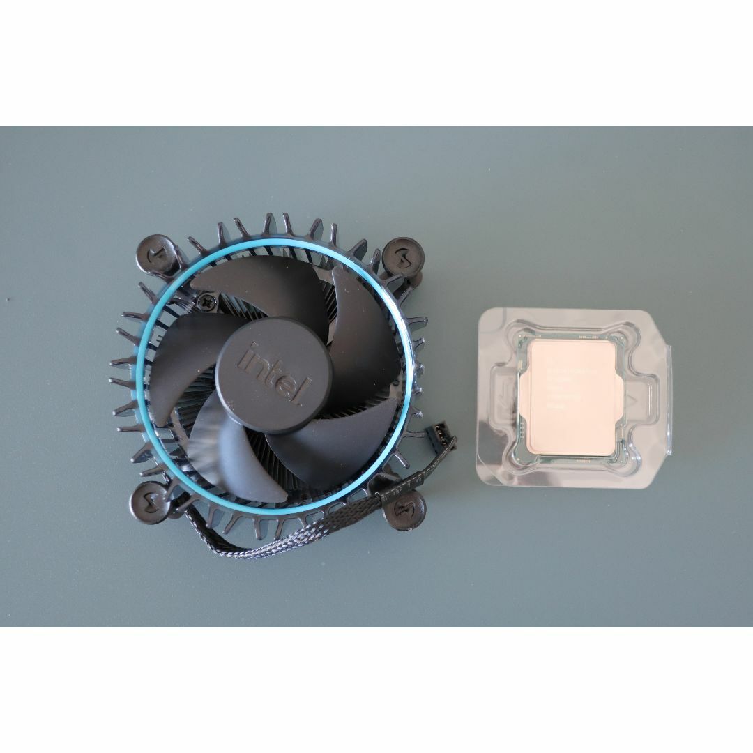 INTEL Core i3 8100 LGA1151 中古 みっともない リテールFAN付 INTEL Core i3 8100 LGA1151 中古 みっともない リテールFAN付