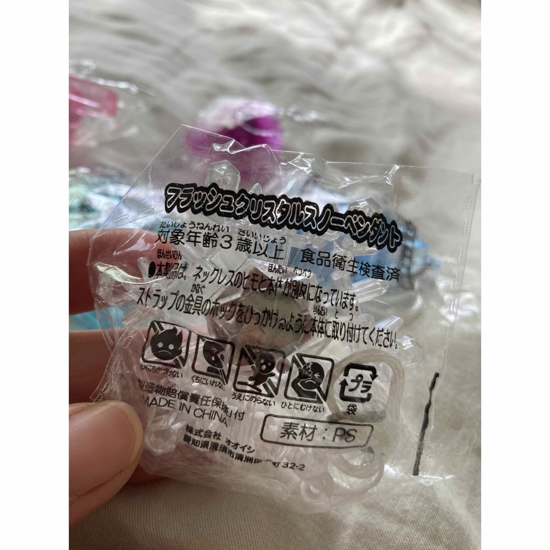 光るおもちゃ　フラッシュクリスタルペンダント　ネックレス　星　トラ　結晶　指輪 レディースのアクセサリー(ネックレス)の商品写真